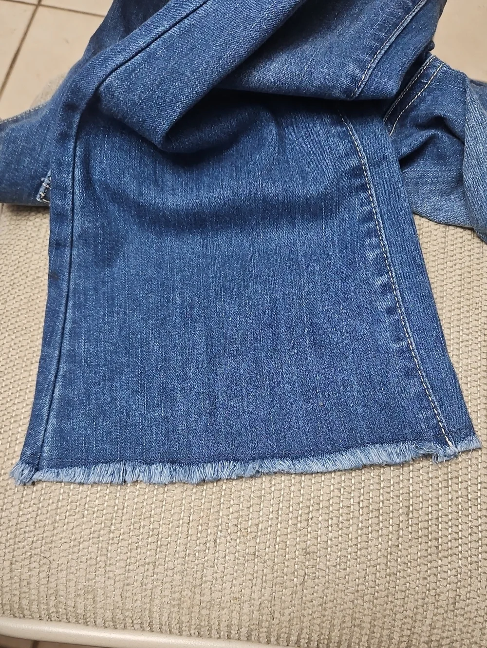 Forever 21 Kids Girls Mid Rise Flare Jeans NEW Size 9/10 Slim Fit Raw Hem